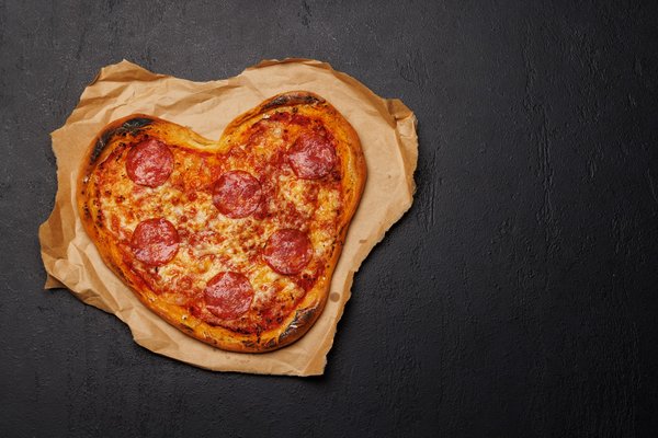 Quels sont les thèmes sous-jacents dans l'art de la guerre médiévale européenne ?